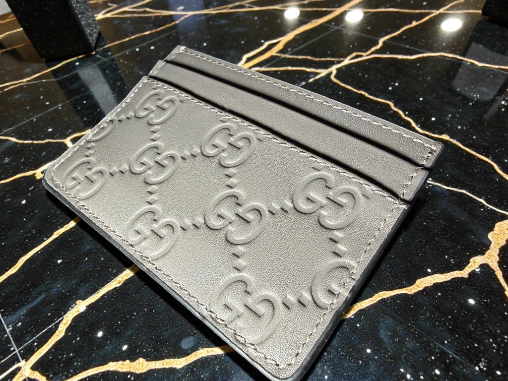 Gucci GG Emblem Kartenetui aus grauem Leder