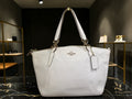 Sac cabas zippé City en cuir grainé blanc cassé Coach