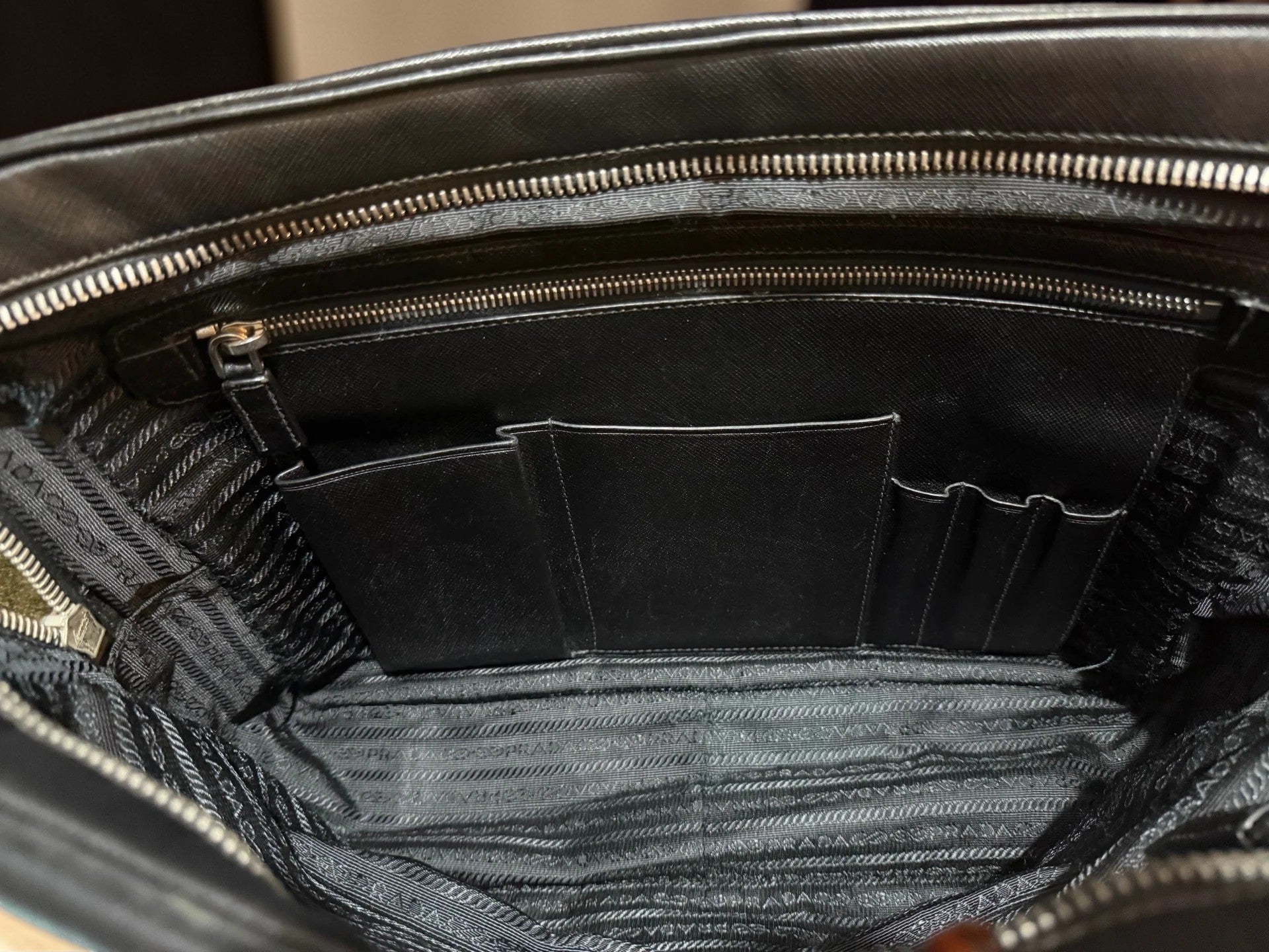 Prada Saffiano Leder Aktentasche Schwarz